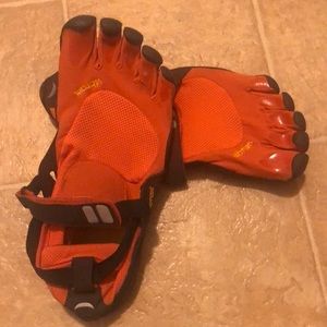 Vibram Fivefinger shoe - size 11.5